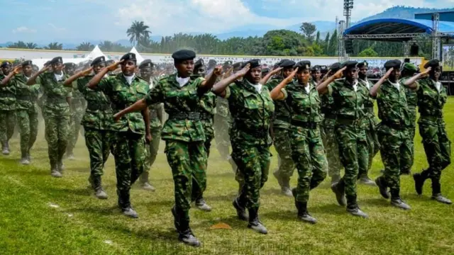 Itsinda ry'abasirikare b'abagore mu birori byo kwizihiza uyu munsi mpuzamahanga mu Rumonge mu majyepfo y'u Burundi