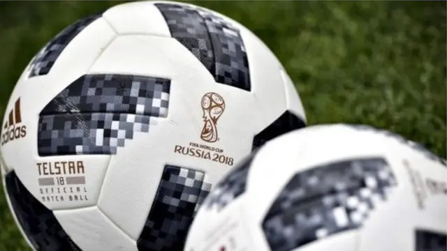 প্রতি চার বছর পর পর বিশ্বকাপ ফুটবলের উন্মাদনা বিশ্বব্যাপী ছড়িয়ে পড়ে।