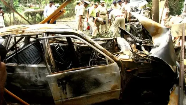 2008 జూలై 26న అహ్మదాబాద్లో 70 నిమిషాల వ్యవధిలో వరుసగా 21 చోట్ల పేలుళ్లు సంభవించాయి.