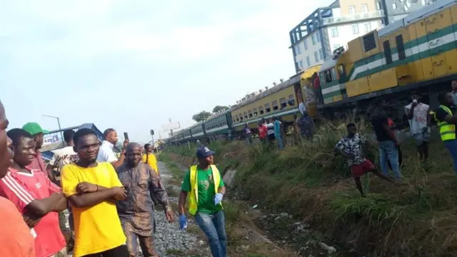 Train accident in Lagos: At least three pesin die, several injure as train crush goment bus for Lagos