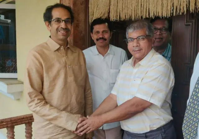 काही दिवसांपर्वी प्रकाश आंबेडकरांनी मुख्यमंत्री उद्धव ठाकरे यांची भेट घेतली