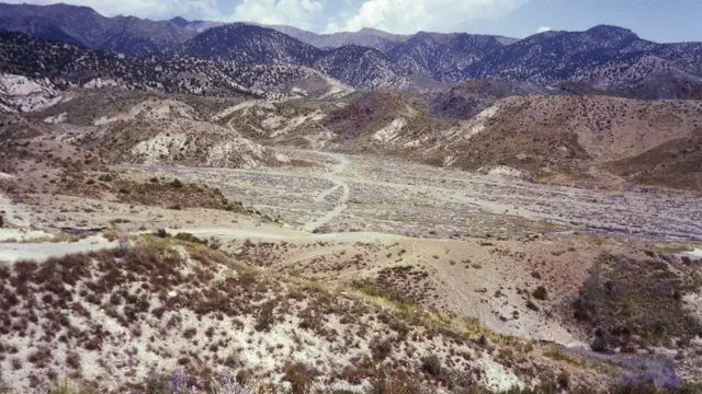 1988 में अफ़ग़ानिस्तान के पहाड़ का दृश्य