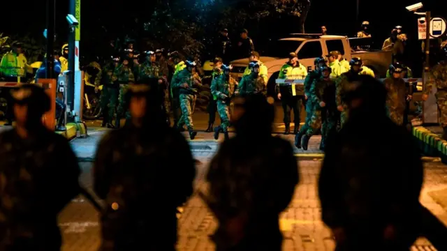 Miembros del ejército colombiano en las calles