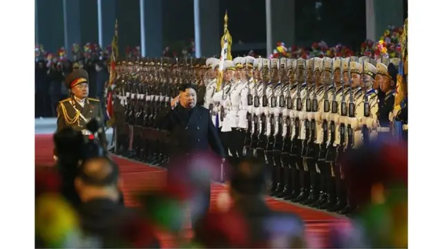 (켑션) 김영철 당 부위원장 겸 통일전선부장은 처음으로 김 위원장의 외국 방문길에 동행하지 않았다