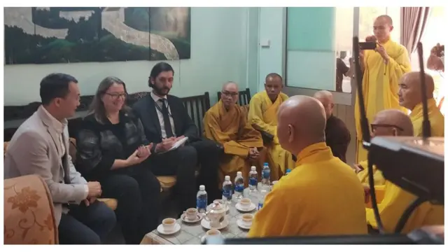 Đại diện Lãnh sự quán Hoa Kỳ tại TP Hồ Chí Minh đến chùa Từ Hiếu viếng hòa Thượng Thích Quảng Độ