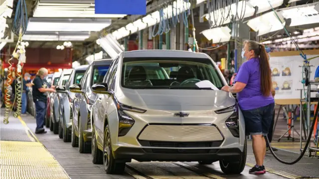 جنرال‌موتورز فروش مدل الکتریکی بولت را فعلا متوقف کرده است