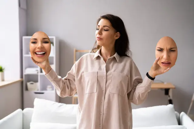 कामाच्या ठिकाणी आपण ‘कमी’ पडतोय असं वाटतं का? आत्मविश्वास वाढवण्याचे 6 उपाय