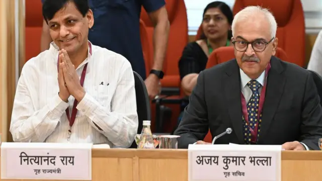 अजय भल्ला की तस्वीर