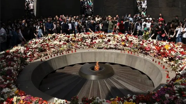 ارمنستان د شنبې په ورځ پلازمېنه یروان کې د عام وژنې ۱۰۶مه کلیزه ولمانځله