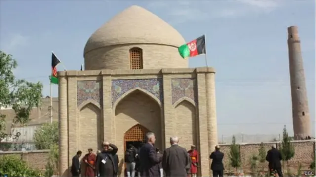 Мир Алишер Навоий қабр-мақбараси