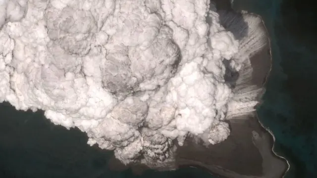 Erupción del volcán Bogoslof en mayo.
