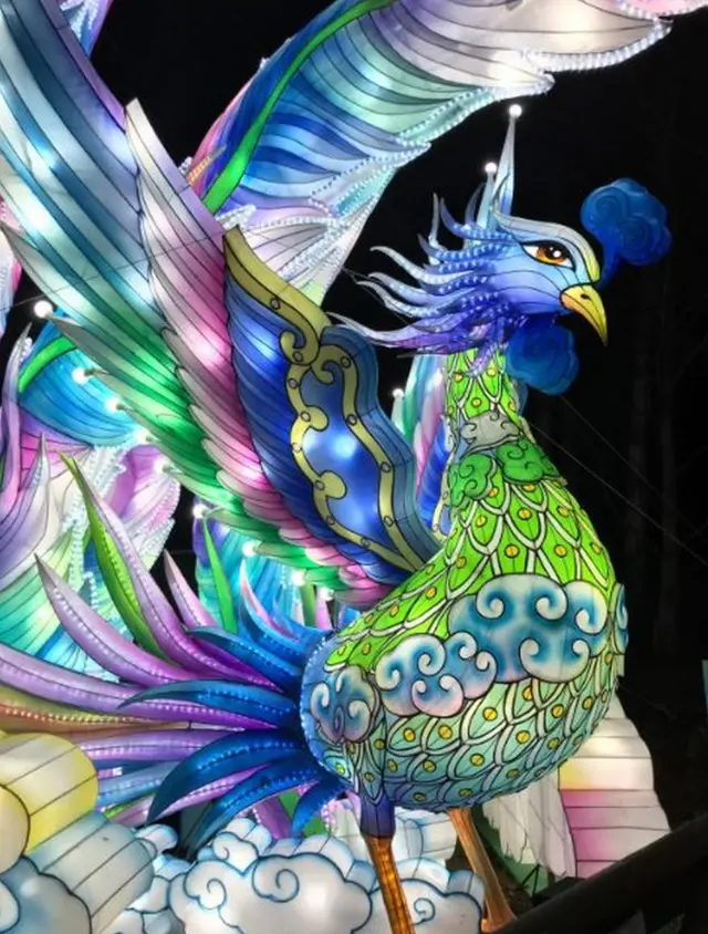 فانوس پانزده متری کینگ نیائو، پرنده افسانه‌ای چین