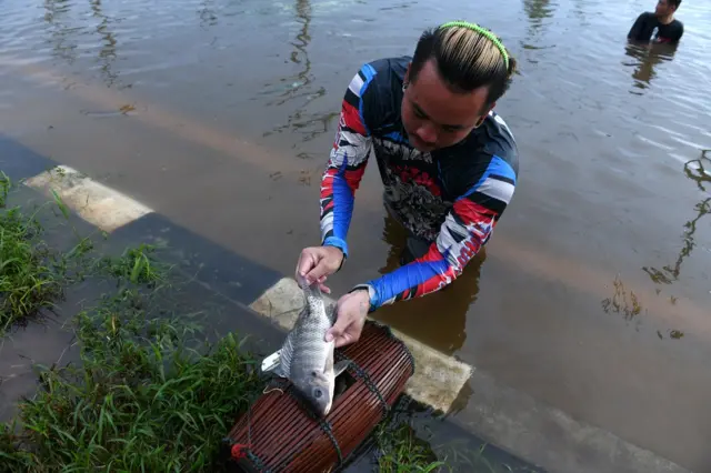 คนจับปลา