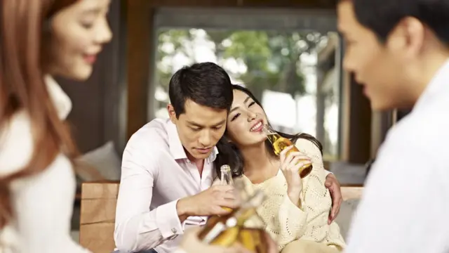 অফিস পার্টিকে দেখা হয় কর্মস্থলে বা ব্যবসা ক্ষেত্রে গভীর সম্পর্ক তৈরির পন্থা হিসাবে