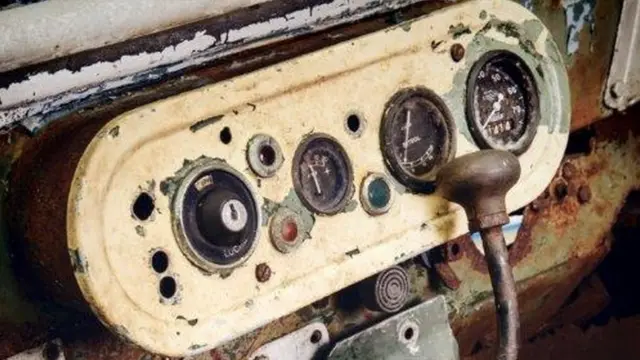 ミニチャンプス ランドローバー 1948 HUE 166 Missing prototype Land Rover found in Welsh field