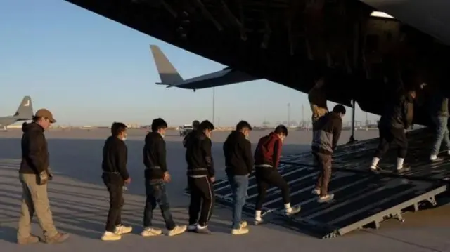 લોકો શા માટે ગેરકાયદેસર અમેરિકા જાય છે, અમેરિકા ગેરકાયદેસર ઇમિગ્રૅશન, અમેરિકા ડિપૉર્ટેશન દેશનિકાલ, ટ્રમ્પ સરકાર, કાયદેસર પગલાં, કૅનેડા નવો વિકલ્પ, બીબીસી ગુજરાતી, બીબીસી ન્યૂઝ ગુજરાતી