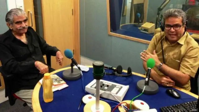 બીબીસી સ્ટુડિયોમાં રેહાન ફઝલ સાથે જનરલ અશોક મહેતા(ડાબે)