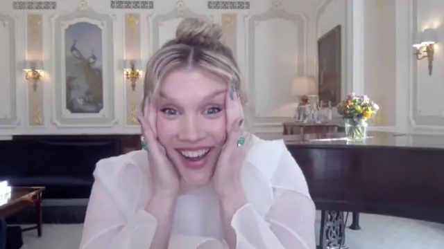 埃默拉尔德·芬内尔表示，《花漾女子》获奖"完全不可思议"。