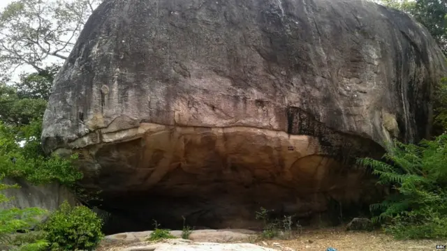 හමු වූ ගල්ලෙන් සහ ඒවායේ ඇති බ්රාහ්මීය අක්ෂර