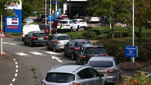 Очереди за бензином в конце сентября 2021 года