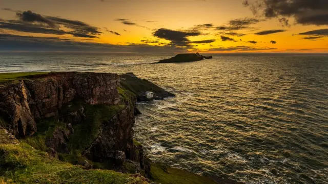 Закат над морем