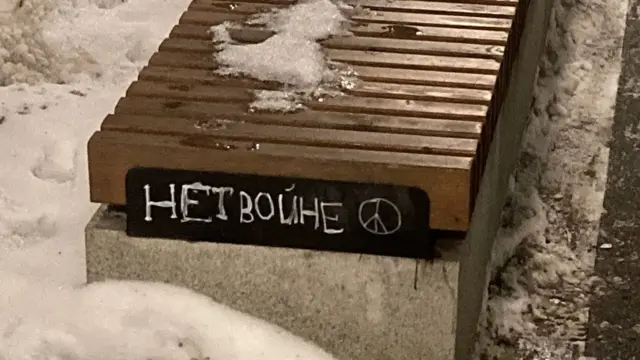 у памятника Лесе Украинке