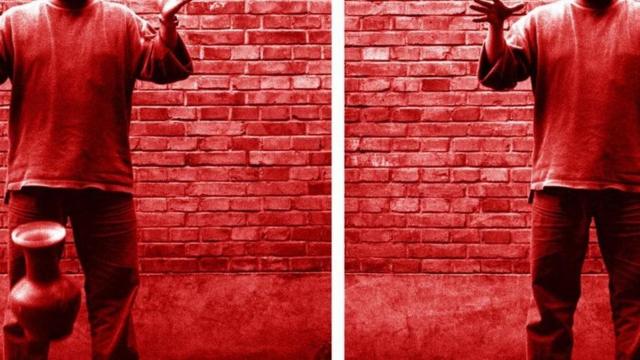 A performance Derrubando a Urna da Dinastia Han