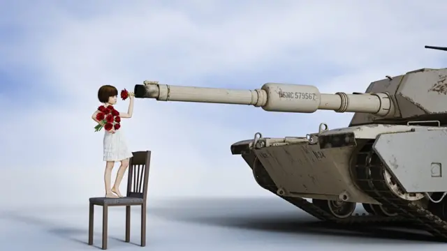 Niña poniendo rosas a tanque