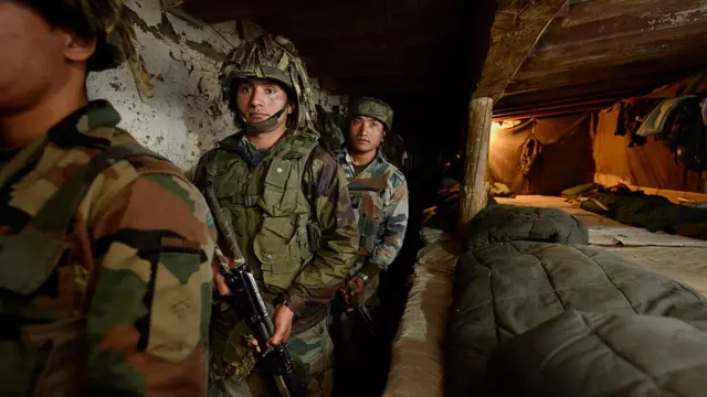 લાઇન ઑફ કંટ્રોલ પર ભારતીય સૈનિકો (ફાઇલ ફોટો)