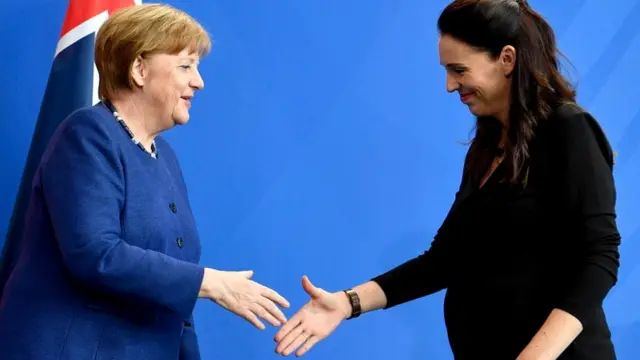 Рукопожатие может быть способом сбора подсознательных сигналов о другом человеке