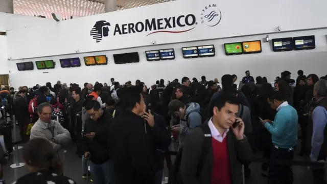 Pasajeros en el AIMC.