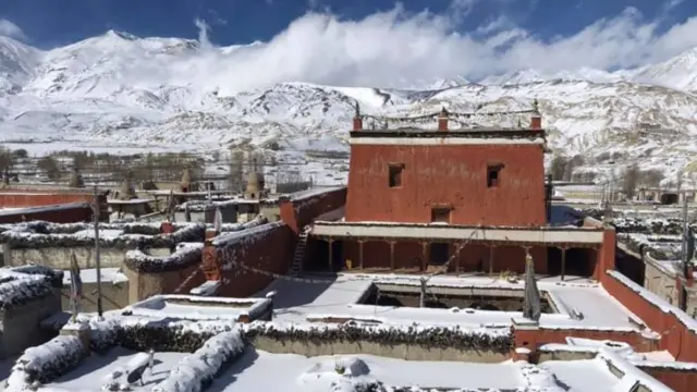 हिमपातपछि उपल्लो मुस्ताङको लोमान्थाङ।