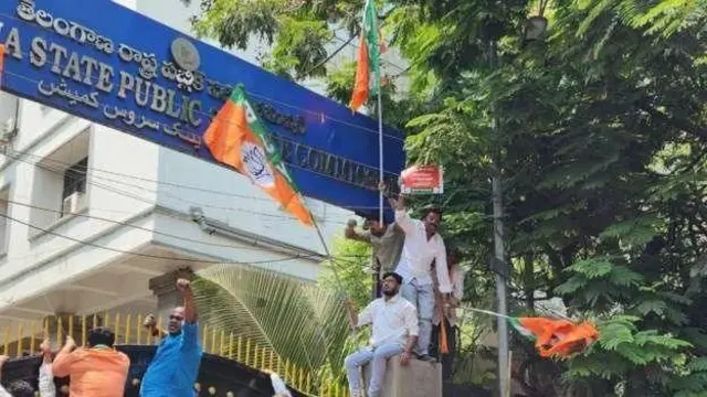 నిరుద్యోగ యువత ఆందోళన