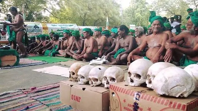 தமிழக முதல்வருக்காக காத்திருக்கும் தமிழக விவசாயிகள்