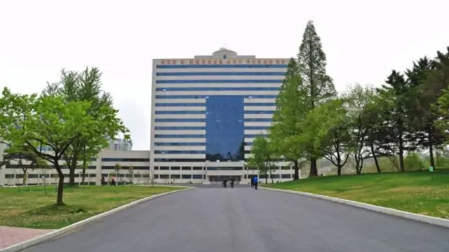 นายคิม จอง อึน ผู้นำสูงสุด เรียนวิชาฟิสิกส์ ที่มหาวิทยาลัยคิม อิล ซุง