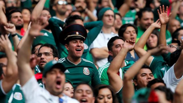 Torcedores do México no estádio em Moscou
