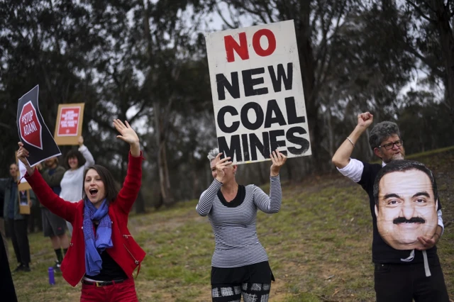 People protest against climate change outside Parliament House in Canberra (5568 x 3712)