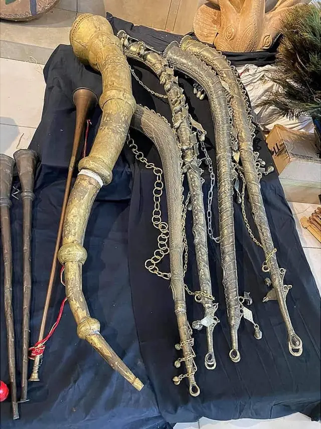 ప్రొఫెసర్ జయధీర్ తిరుమల రావు సేకరించిన ప్రాచీన వాయిద్యాలు