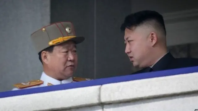 崔龙海（左）是金正恩权力核心圈成员。他的次子是金与正的丈夫