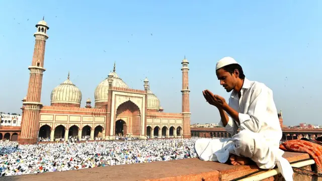 నమాజ్ చేస్తున్న ముస్లిం