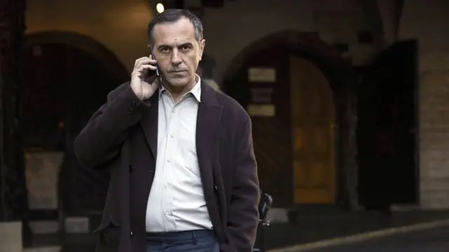 Кадр из сериала "Макмафия"