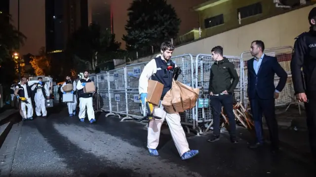 Turkish forensic police officers leave after searching evidence at the Saudi Arabiain Consulate on October 18, 2018 in Istanbul.