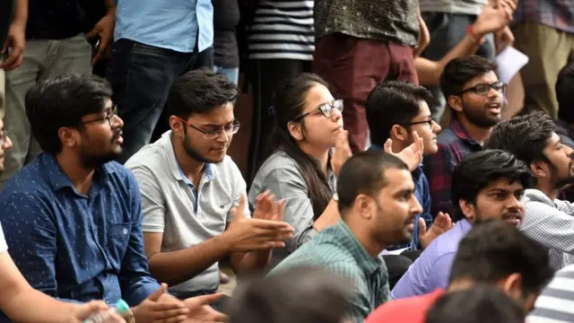 तमिलनाडु विश्वविद्यालय में गीता अनिवार्य, विवाद