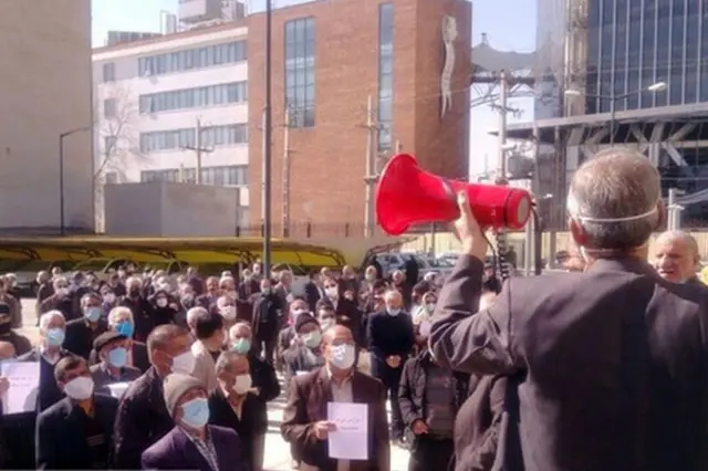 بعضی گزارش‌ها از بازداشت تعدادی از این تجمع‌کنندگان حکایت دارد