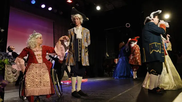 сцена из спектакля