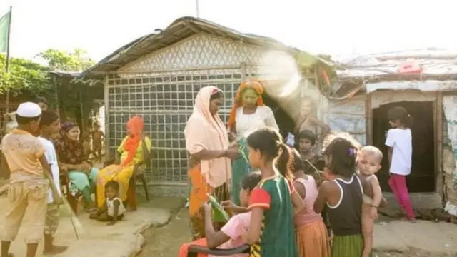Para pengungsi Rohingya berada di kamp yang sangat kotor, kata HRW.