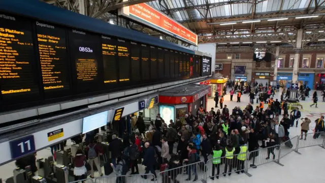 На вокзале Виктория