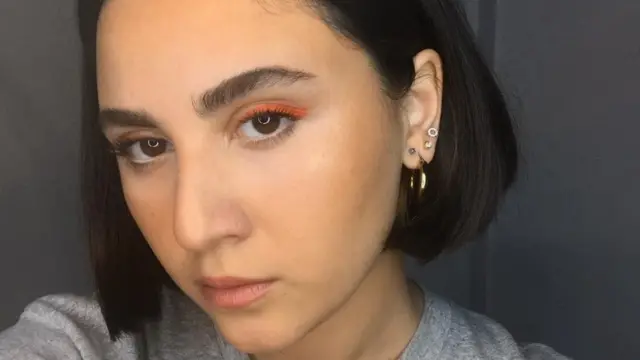 Aliyə Hümmətova, rəngli layner, bronz üz