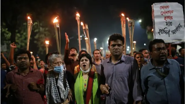 মশাল মিছিল।