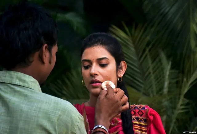 कोरोना का ख़तरा बॉलीवु़ड पर